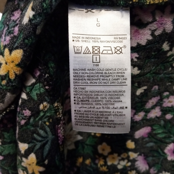 Romantic Floral Top Old Navy Long Sleeve Peek a Boo Neckline Lightweight L Girly - Picture 7 of 8